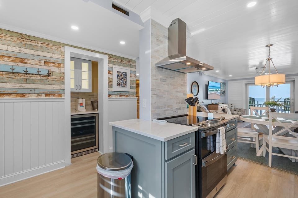 Condo, 1 King Bed (Sea Coast Gardens II 402) | Private kitchen | Oven, toaster