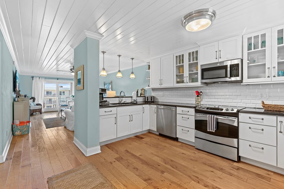 Condo, Multiple Beds (Sea Coast Gardens II 513) | Private kitchen | Oven