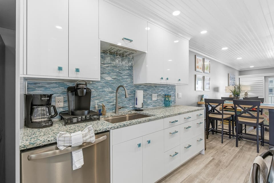 Condo, Multiple Beds (Sea Coast Gardens III 109) | Private kitchen | Oven