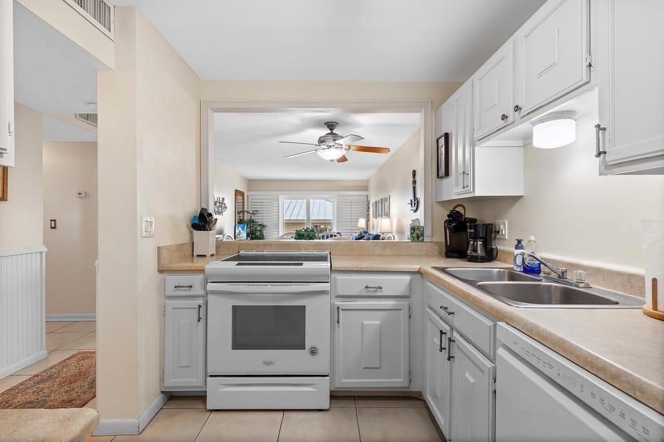 Condo, 1 Queen Bed with Sofa bed (Sea Coast Gardens III 112) | Private kitchen | Oven, toaster