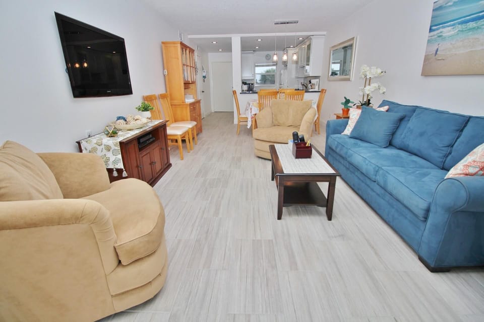 Condo, 1 King Bed with Sofa bed (Sea Coast Gardens III 302) | Living area