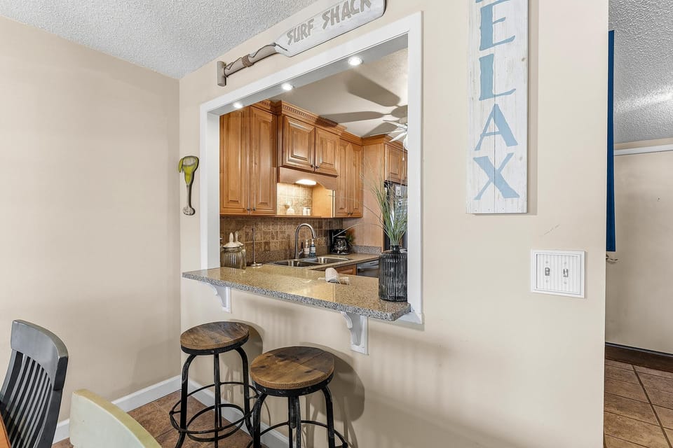 Condo, Multiple Beds (Sea Coast Gardens III 412) | Private kitchen | Oven