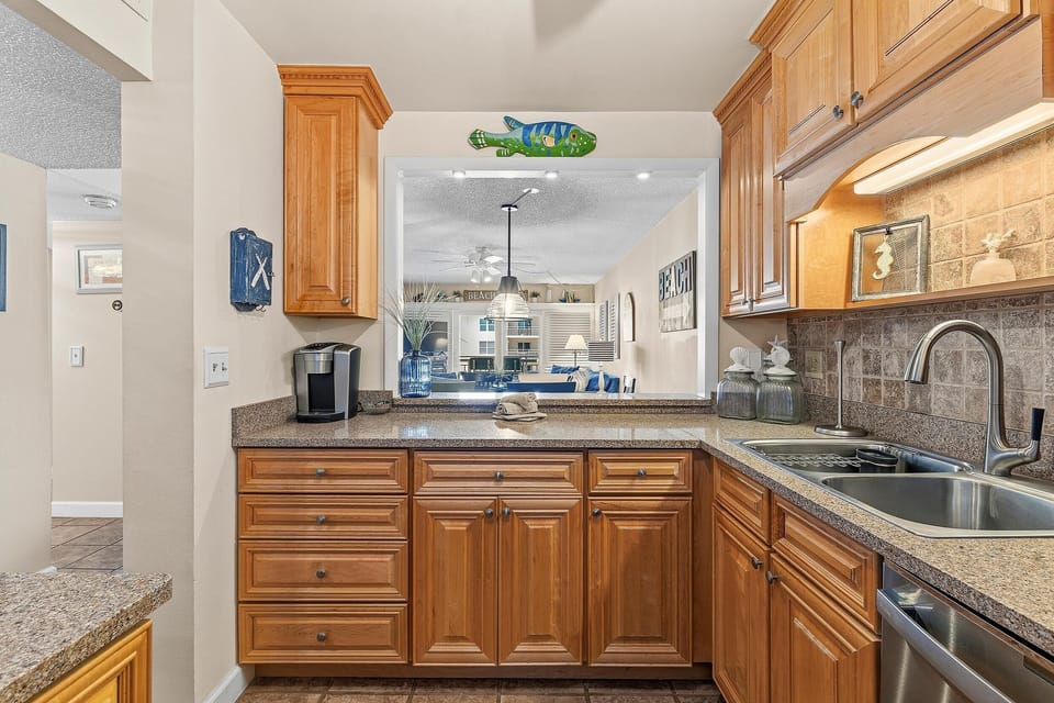 Condo, Multiple Beds (Sea Coast Gardens III 412) | Private kitchen | Oven