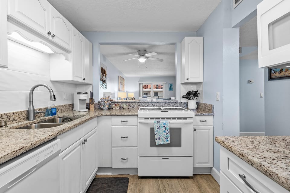 Condo, 1 King Bed (Sea Coast Gardens III 509) | Private kitchen | Oven
