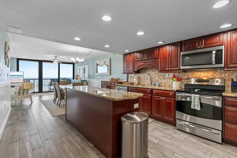 Condo, Multiple Beds (Sunrise 309) | Private kitchen | Oven, toaster
