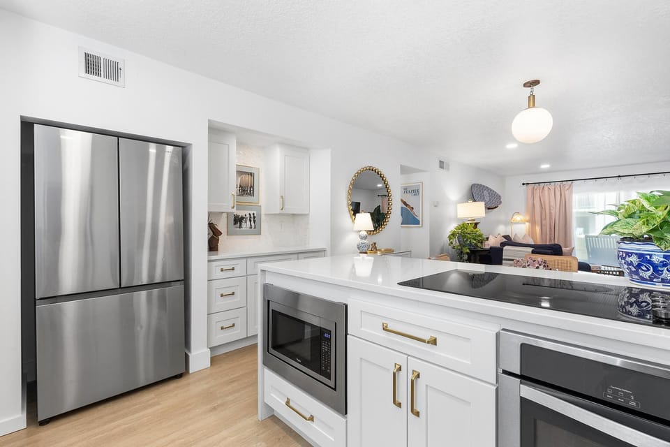 Condo, Multiple Beds (Colony Beach Club 122) | Private kitchen | Oven, toaster