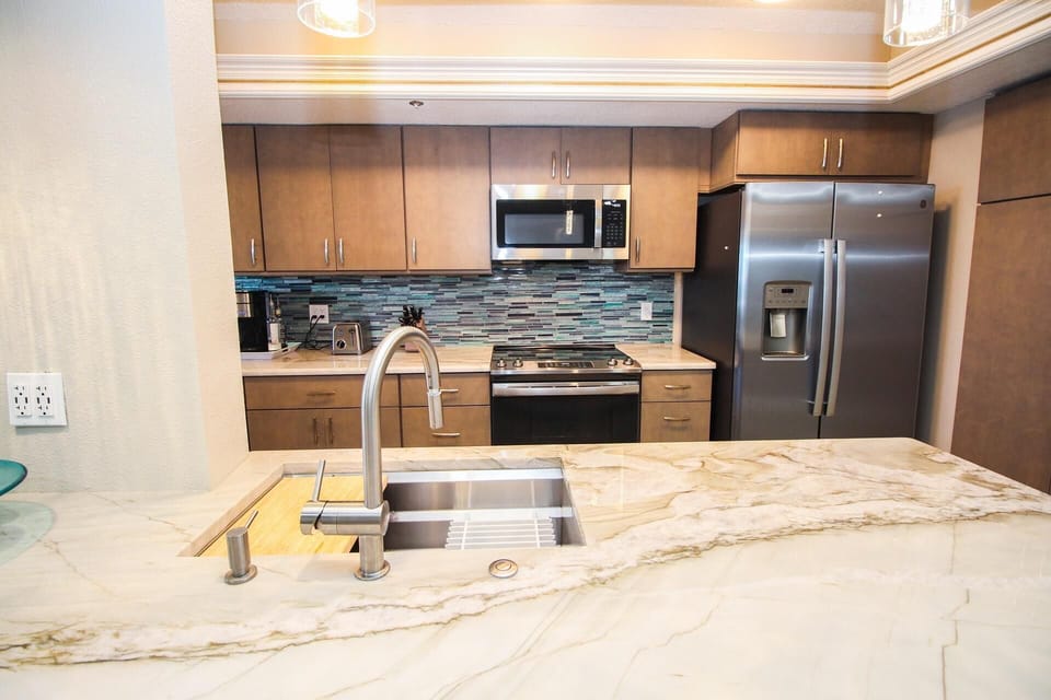 Condo, Multiple Beds (Ebb Tide 203) | Private kitchen | Oven, coffee/tea maker, toaster, blender