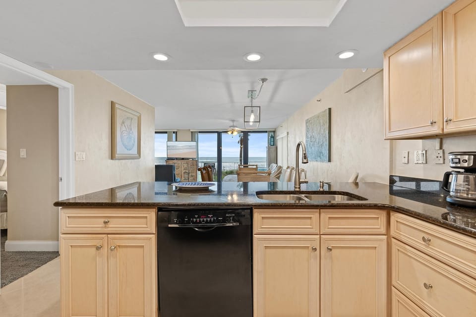 Condo, Multiple Beds (Sunrise 109) | Private kitchen | Oven, coffee/tea maker, toaster, blender
