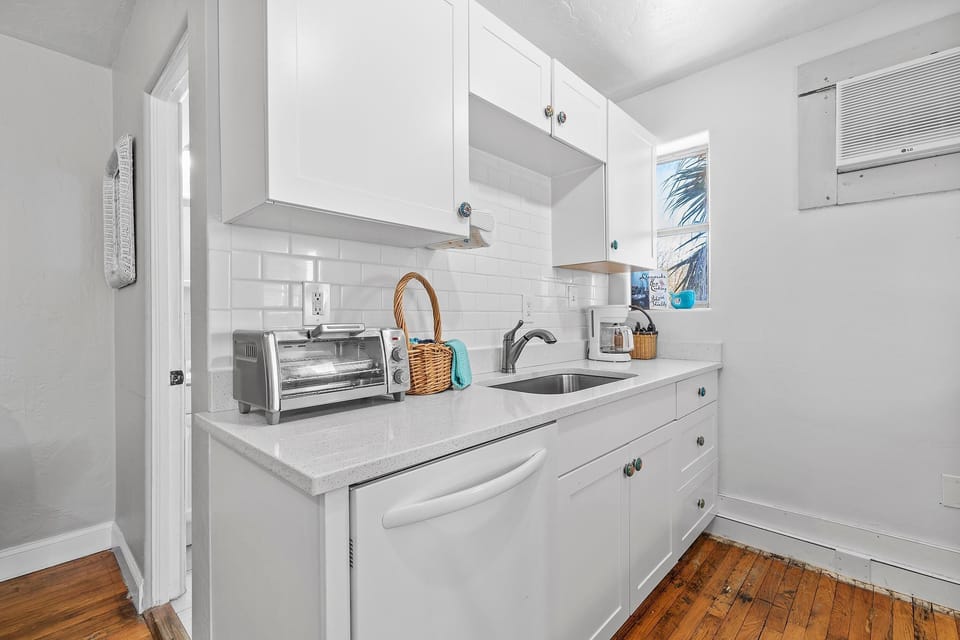 Condo, 1 Queen Bed (Flagler Suites 4) | Private kitchen | Oven, toaster