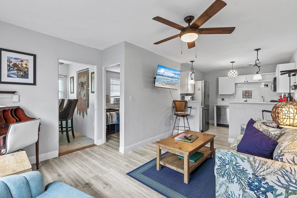 Condo, 1 Queen Bed with Sofa bed (Flagler Suites 2) | Living area