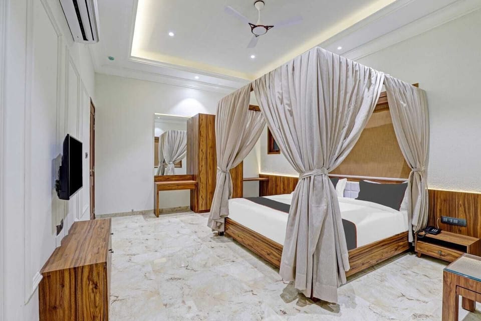 Luxury Double Room, Garden View | Iron/ironing board (on request), WiFi (free)