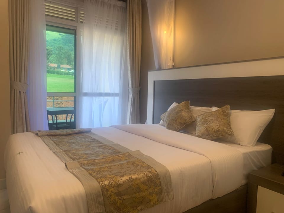 Deluxe Double Room, Balcony, Mountain View | Desk, laptop workspace, soundproofing, free WiFi