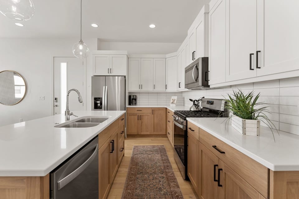 Townhome, 4 Bedrooms | Private kitchen | Fridge, oven, coffee/tea maker, toaster