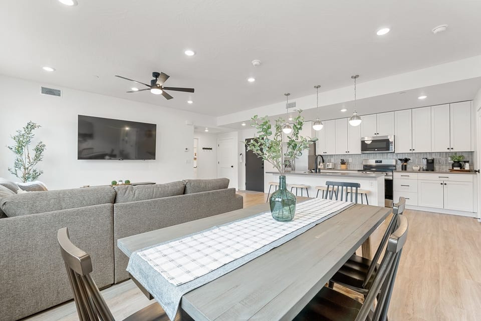 Condo, 2 Bedrooms | Interior