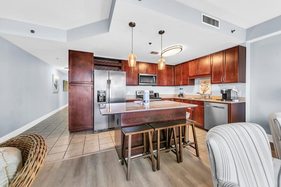 Condo, 1 King Bed with Sofa bed (Laketown Wharf 317) | Private kitchen | Oven, toaster