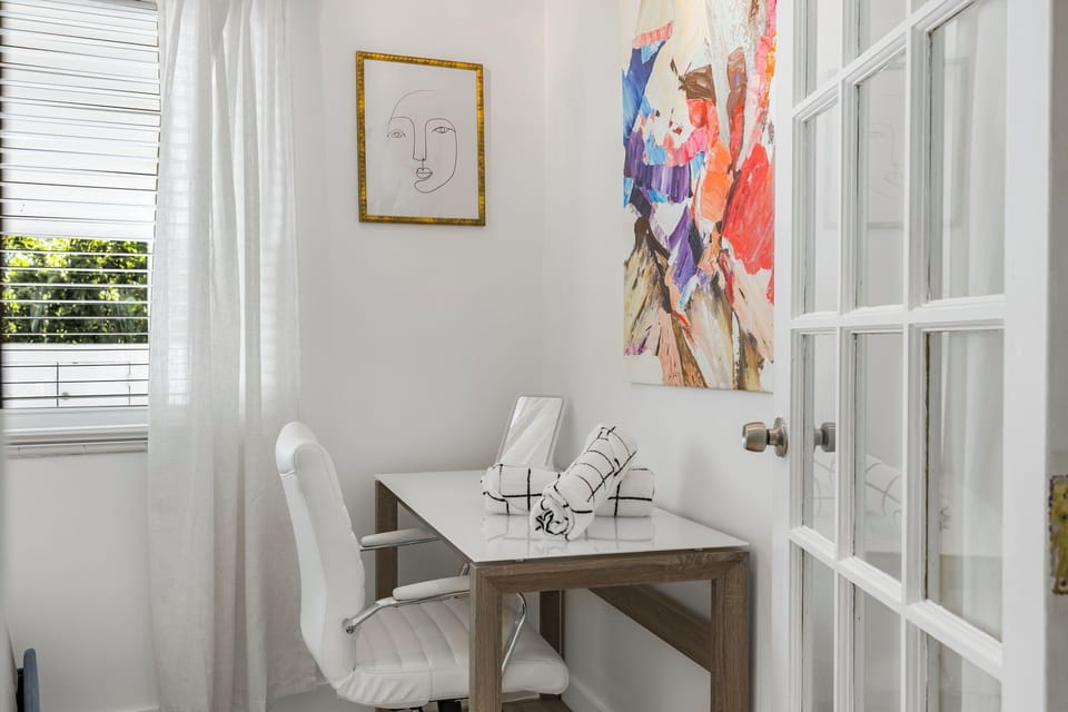 Exclusive House, Patio | 5 bedrooms, premium bedding, iron/ironing board, free WiFi
