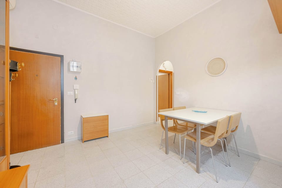 Comfort Condo | Living area | 25-inch flat-screen TV with satellite channels
