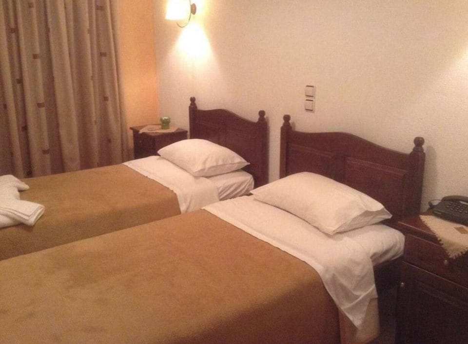 Classic Double Room, Mountain View | Soundproofing, iron/ironing board, free WiFi