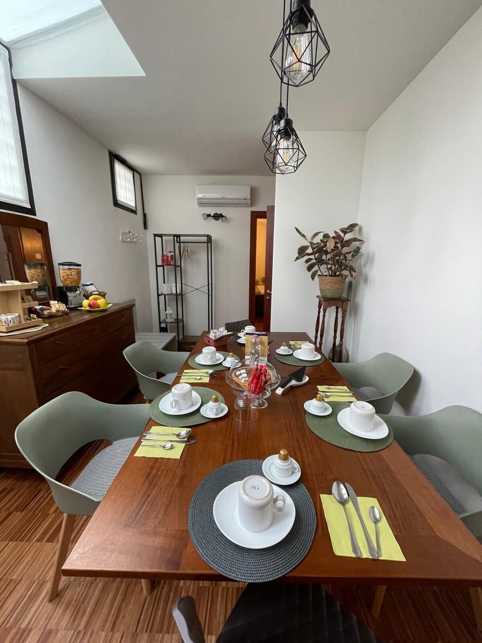 Free daily continental breakfast