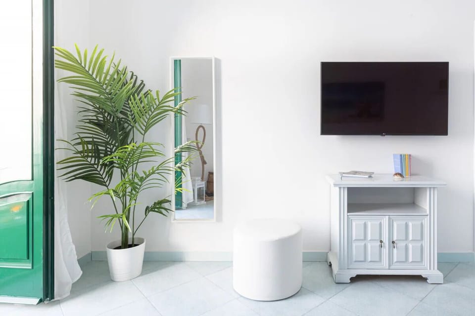 Apartment | Living area | Flat-screen TV