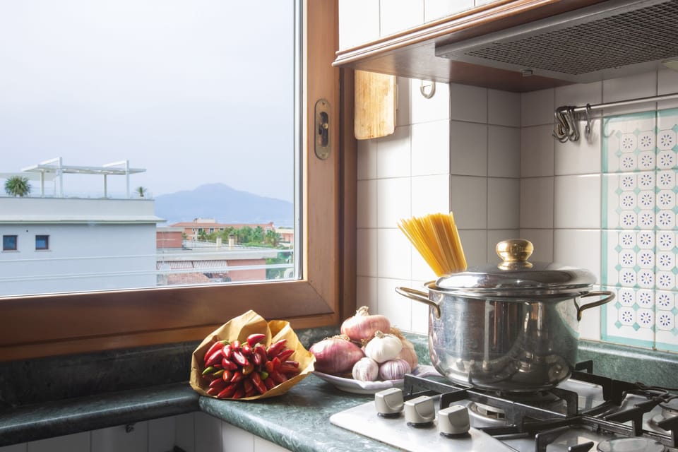 Apartment | Private kitchen | Oven, stovetop, dishwasher, coffee/tea maker