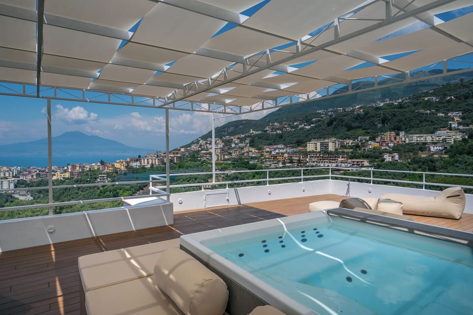 Luxury Villa | Jetted tub
