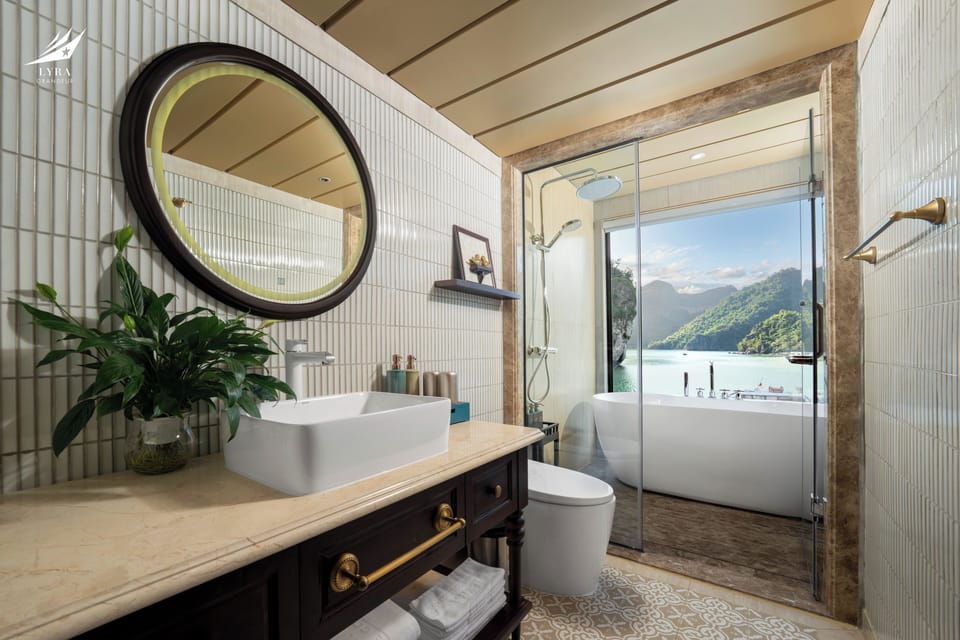 Duplex Family Suite | Bathroom | Combined shower/tub, free toiletries, hair dryer, bathrobes