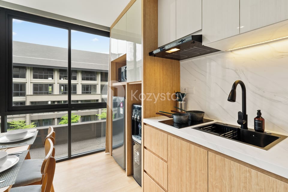 Apartment, 2 Bedrooms, Pool View | Private kitchen