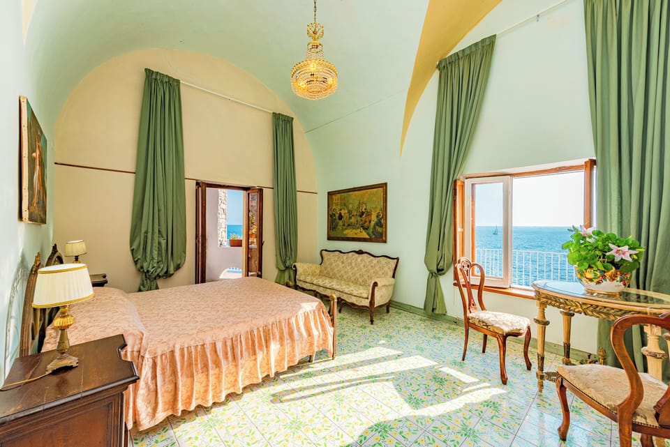 7 bedrooms, rollaway beds (surcharge), bed sheets