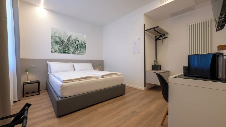 Classic Double Room, 1 Double Bed, Non Smoking, Private Bathroom | Premium bedding, in-room safe, desk, blackout drapes
