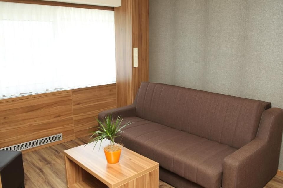 Quadruple Room | Desk, laptop workspace, soundproofing, free WiFi
