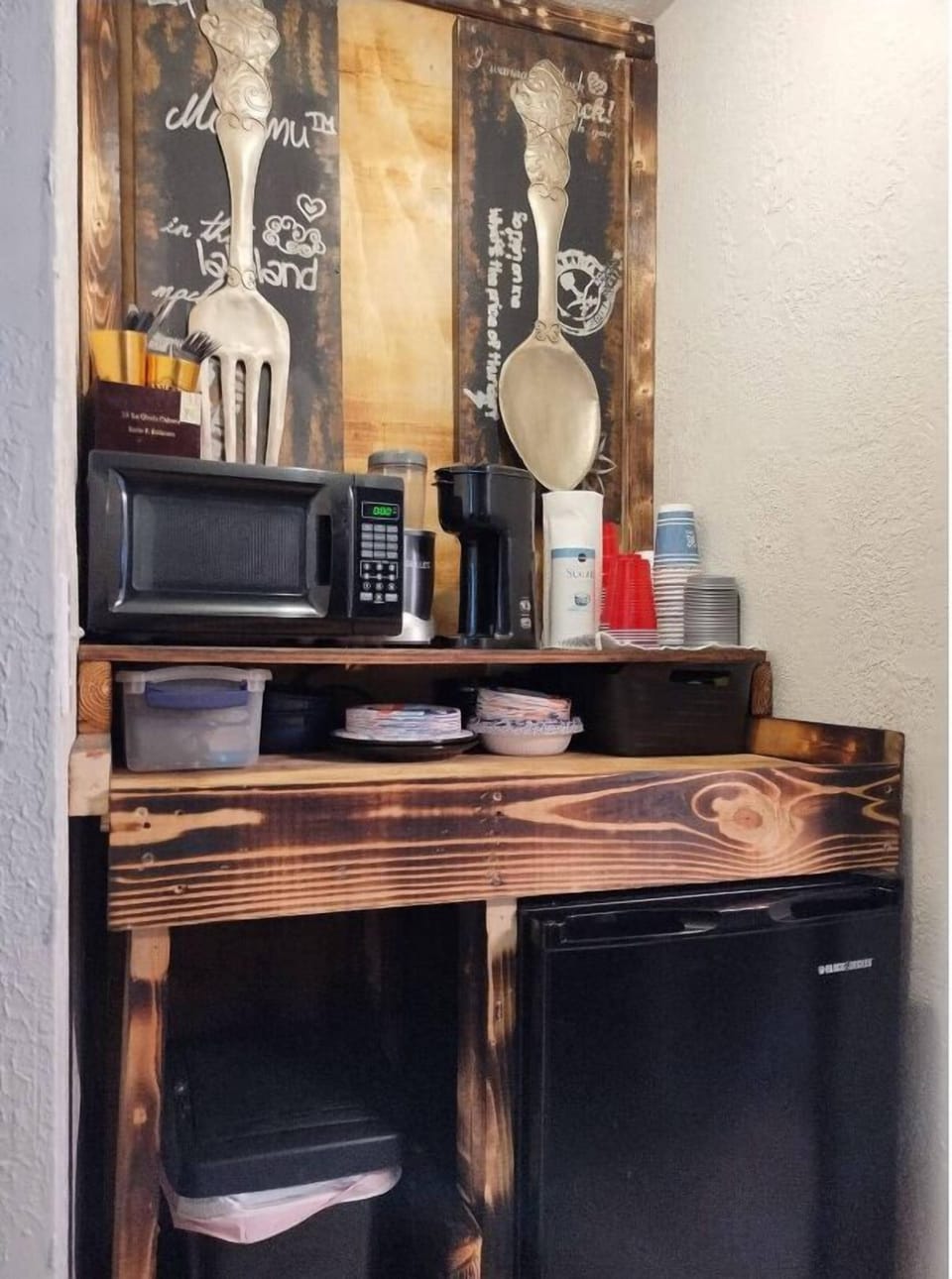 Microwave, oven, stovetop, cookware/dishes/utensils