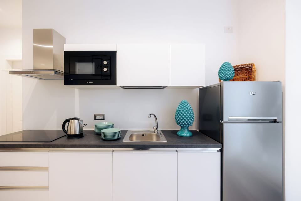Deluxe Apartment | Private kitchen | Espresso maker, electric kettle, toaster