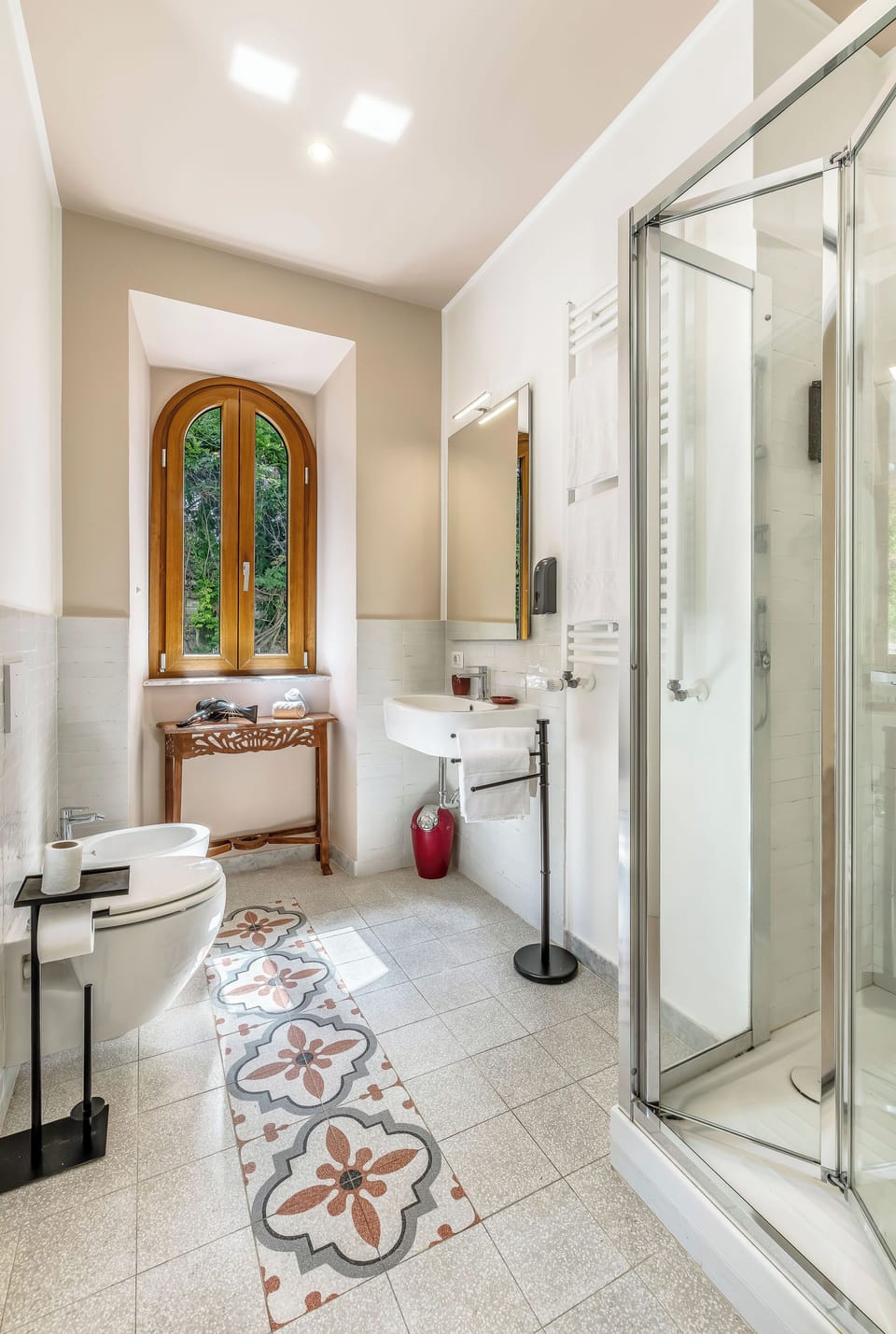 Double or Twin Room | Bathroom | Shower, hair dryer, bidet, towels