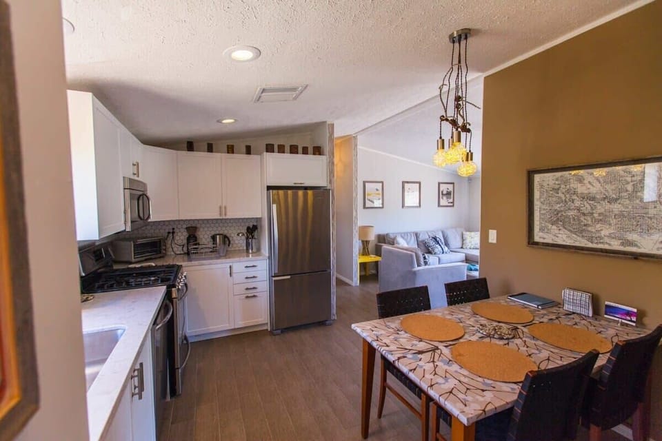 House, Mountain View (3 Bedrooms) | In-room dining