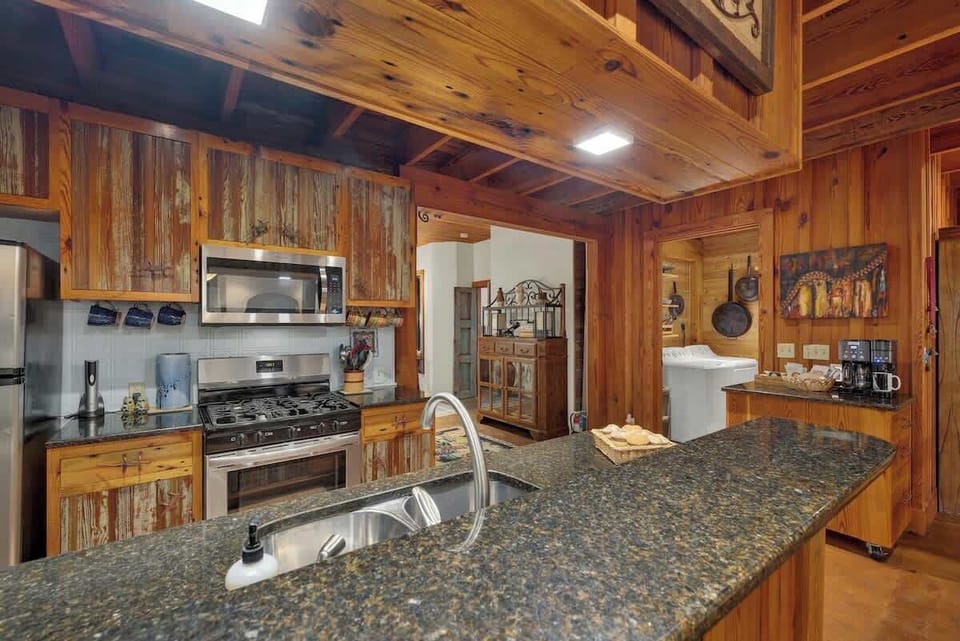 House, Multiple Beds, Patio, Garden View (409 N Cherry- C & S) | Private kitchen | Coffee/tea maker