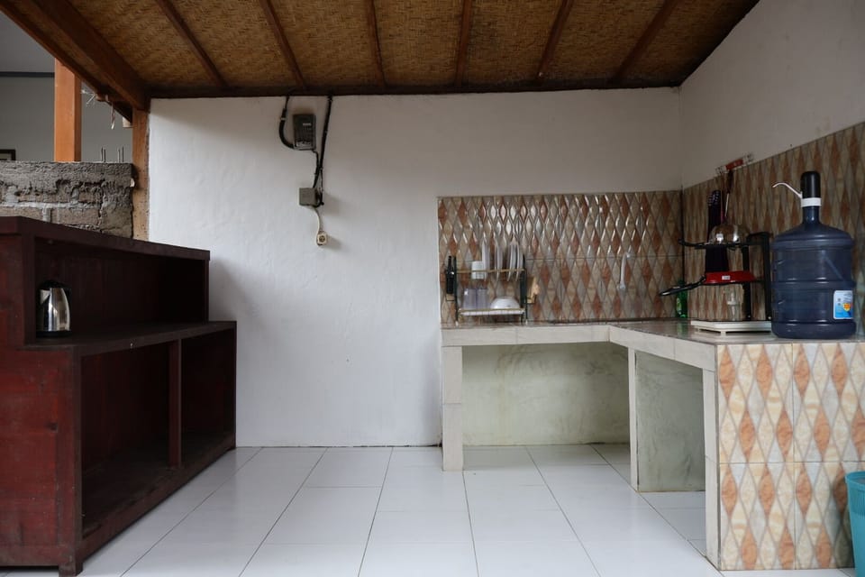 Comfort Double Room, Garden View | Shared kitchen facilities | Stovetop, cookware/dishes/utensils