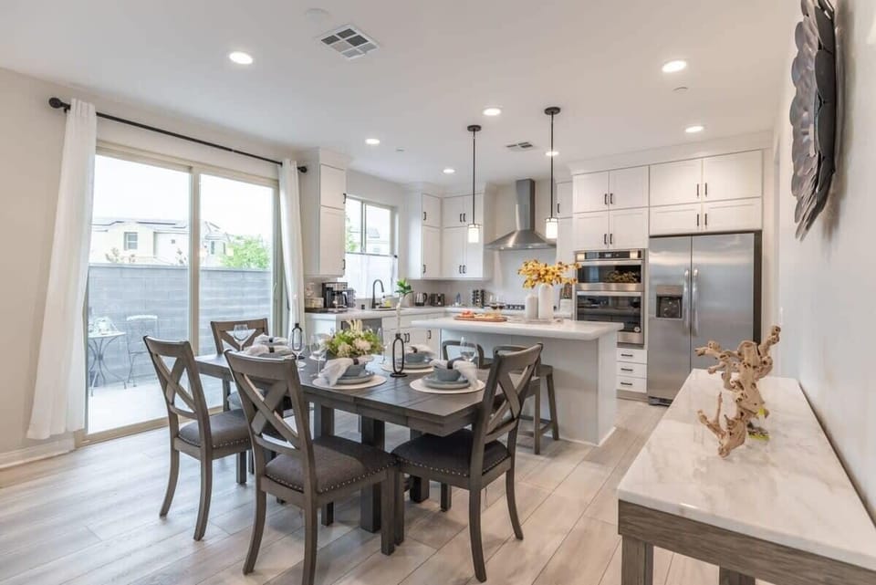 House (5 Bedrooms) | Private kitchen | Coffee/tea maker, microwave, oven, electric kettle