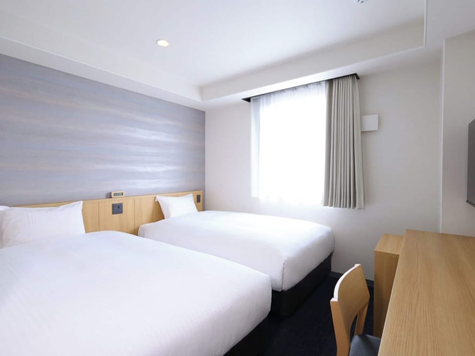 Standard Twin Room, Non Smoking | Down comforters, desk, laptop workspace, free WiFi