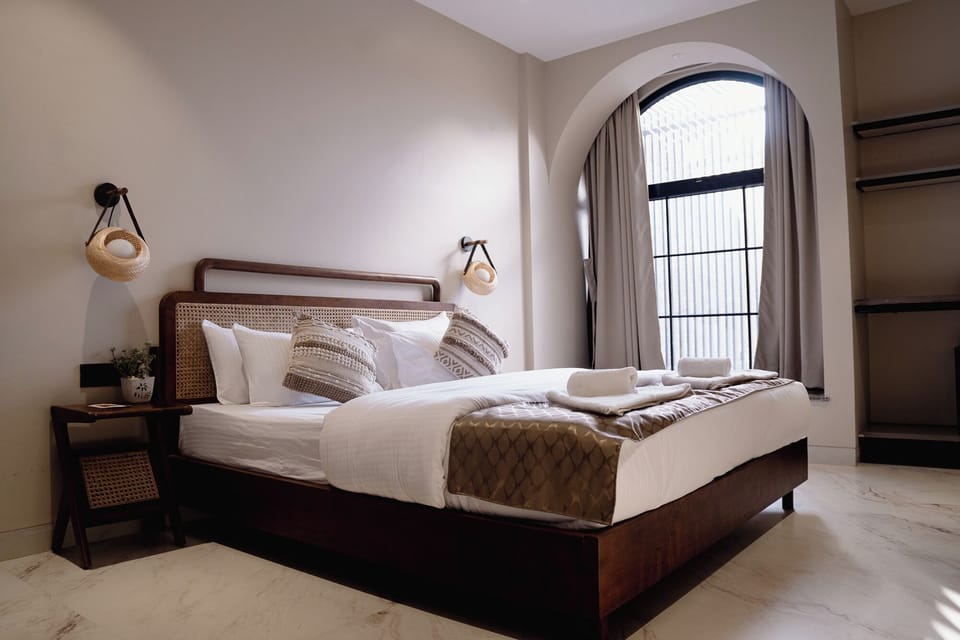 Deluxe Double Room, Balcony | Laptop workspace, free WiFi, bed sheets