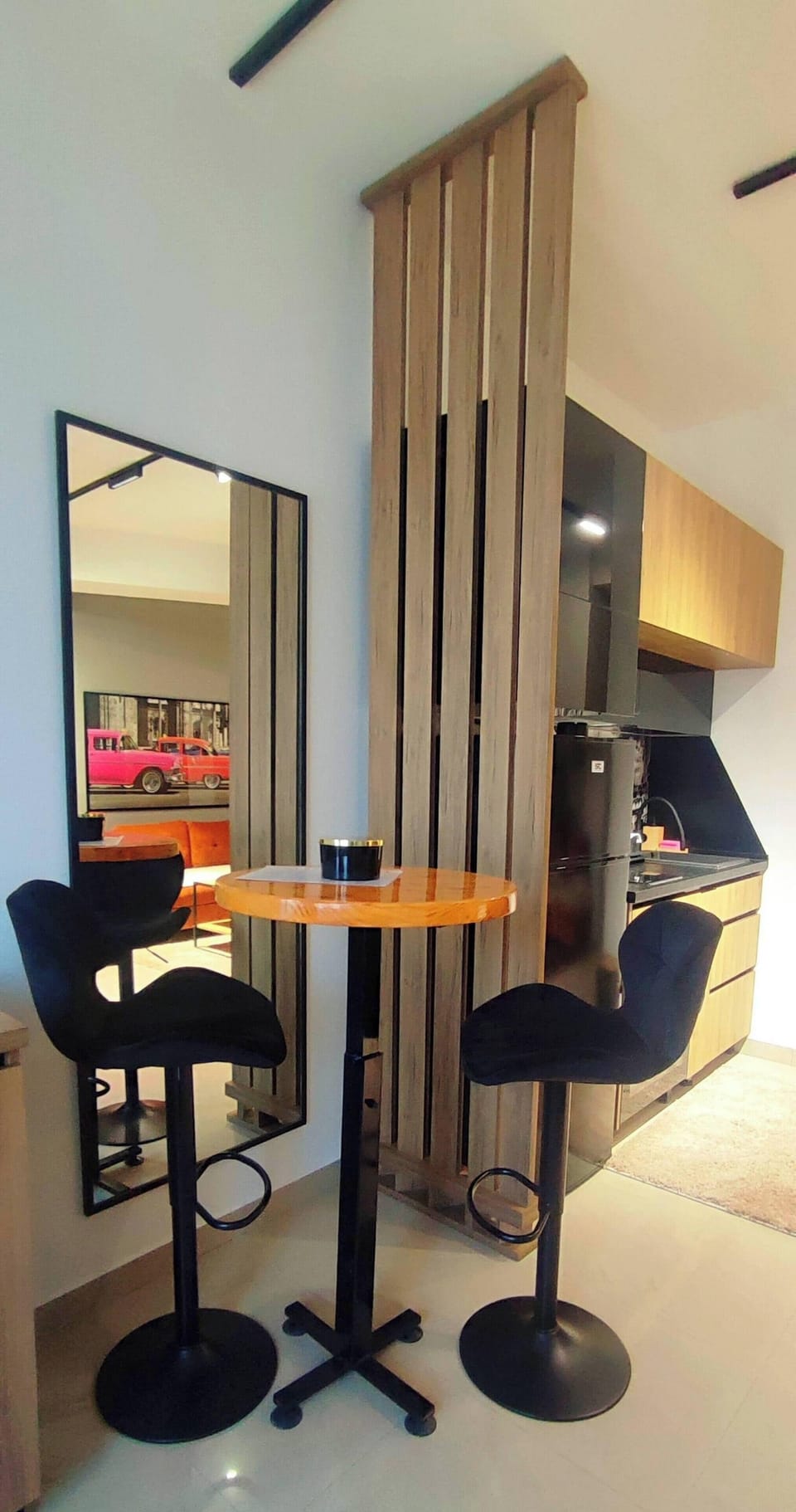 Apartment, 1 Bedroom, Smoking, City View | Dining room