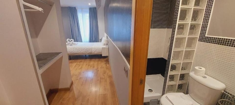 Double Room (Private Bathroom) | Free WiFi, bed sheets