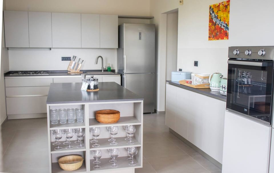 House | 6 bedrooms, desk, soundproofing