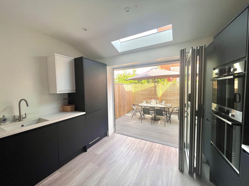 Luxury Cottage | Private kitchen | Electric kettle, toaster