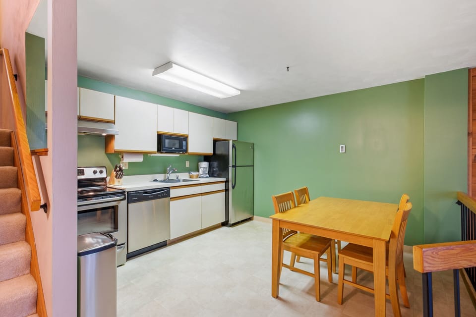 Condo, 1 Bedroom | Private kitchen | Coffee/tea maker, fridge, oven, toaster