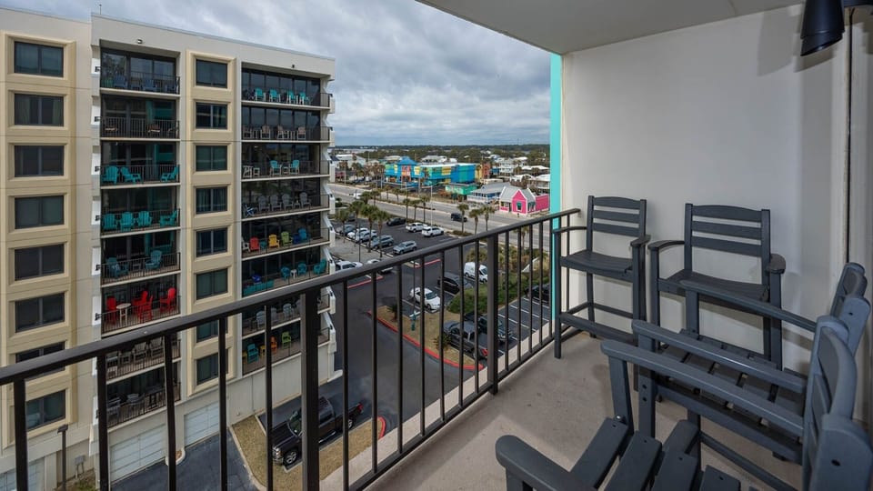 Condo, 2 Bedrooms | Property grounds