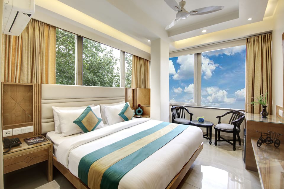 Premium bedding, down comforters, minibar, individually decorated