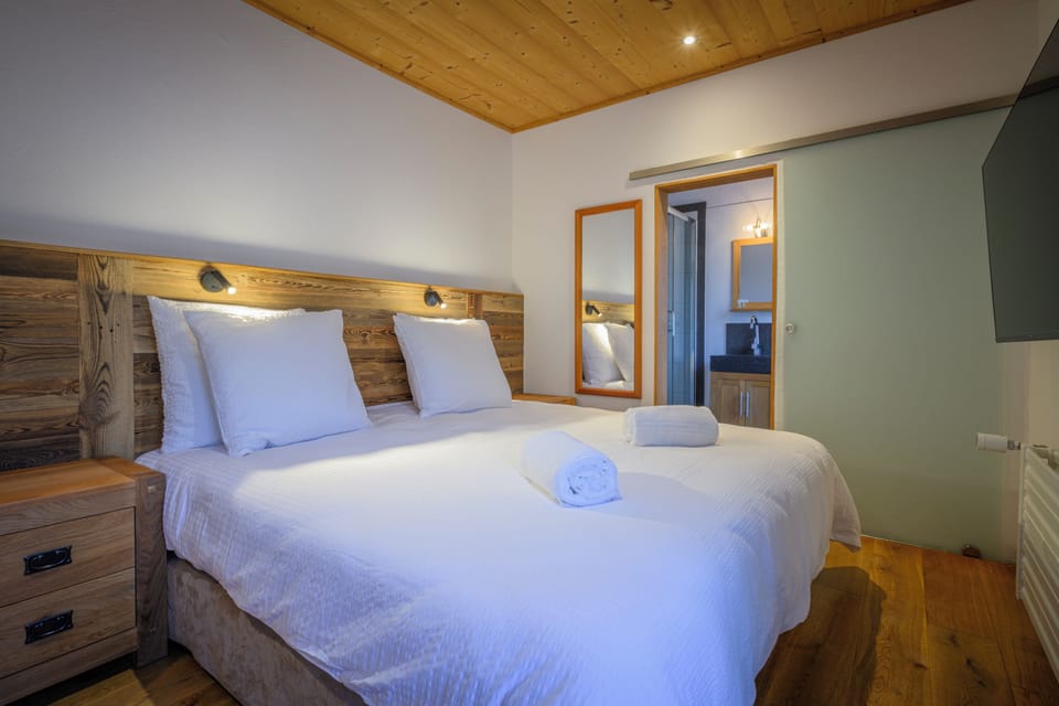 Classic Double Room, Mountain View | Free WiFi, bed sheets