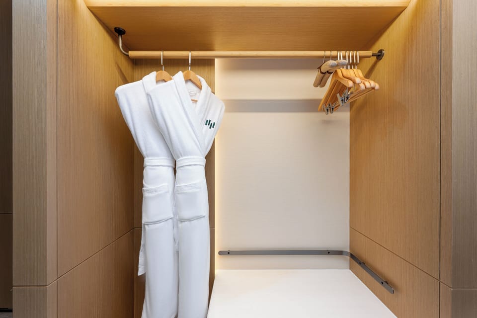 WiFi (free), bed sheets