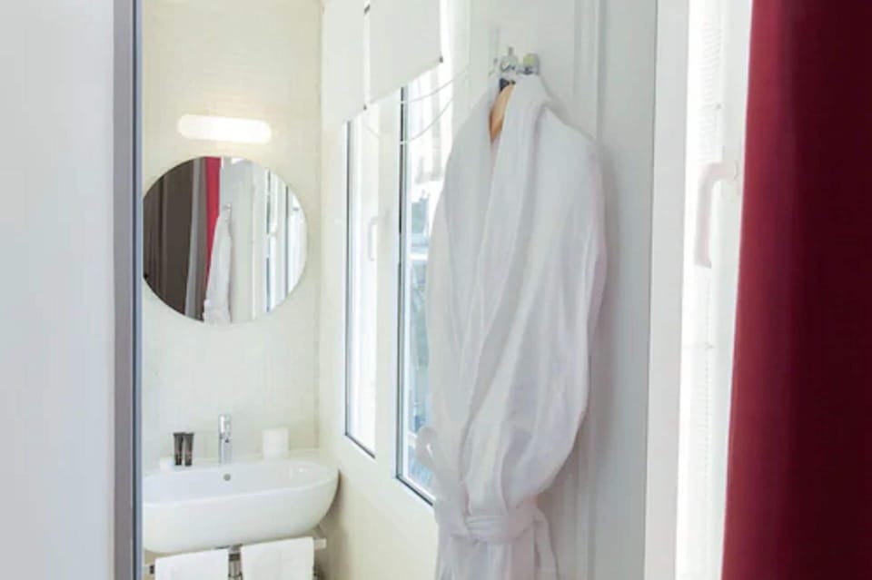 Superior Room | Bathroom | Free toiletries, hair dryer, bathrobes, slippers